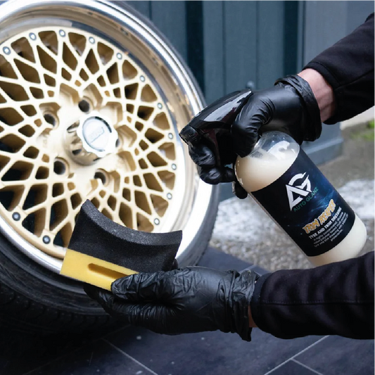Curved Tyre Shine Applicator